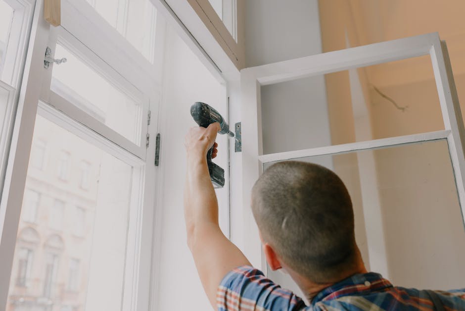 Everything to Consider When Hiring a Window Repair Contractor