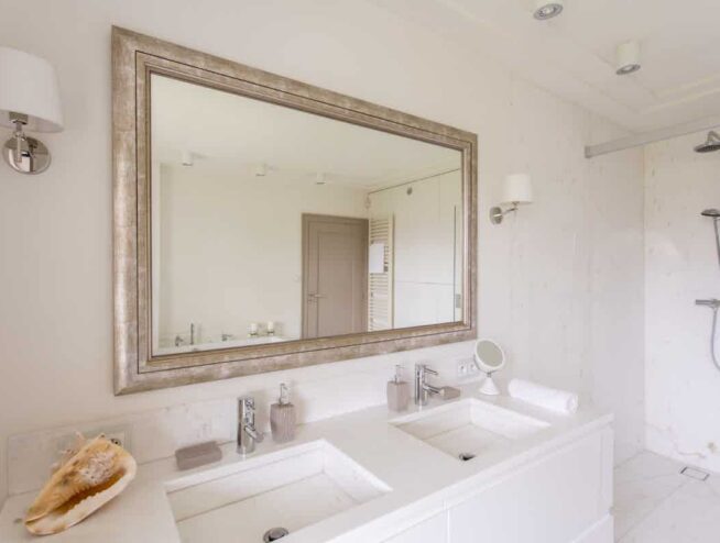 picture of a mirror