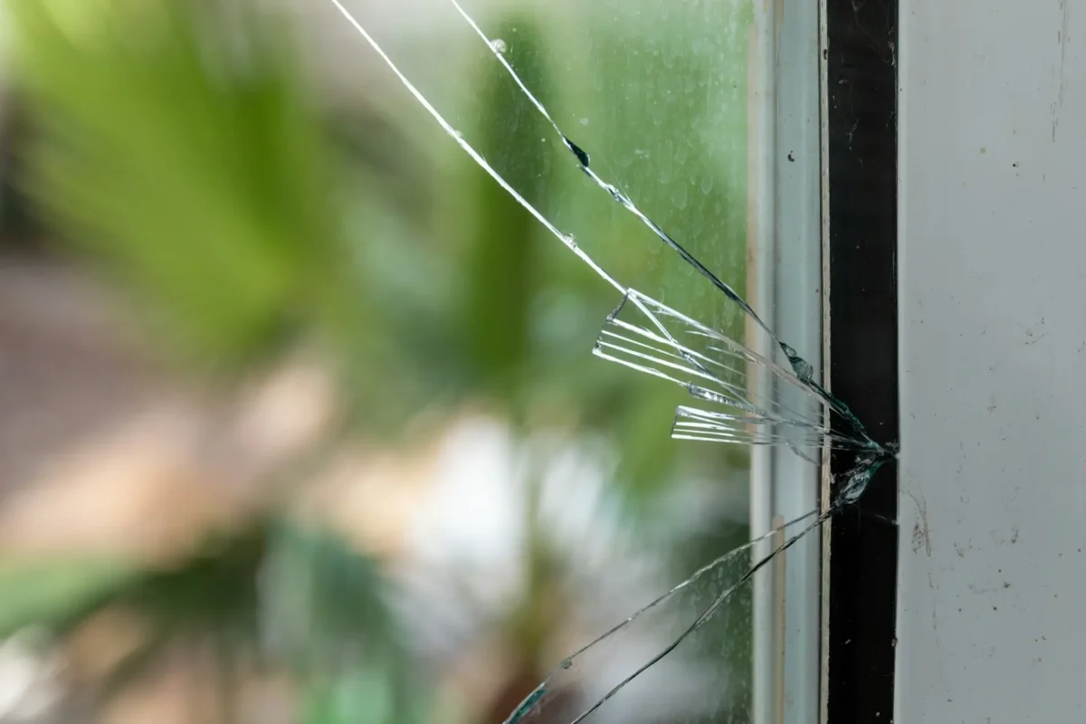 emergency glass repair las vegas what to do